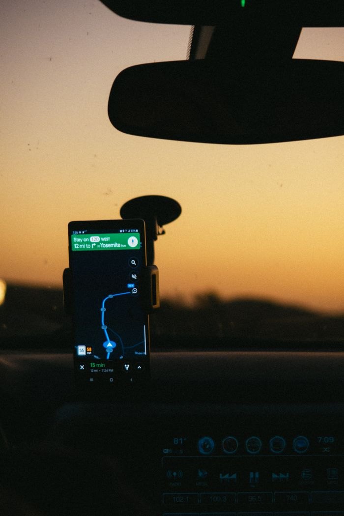 A phone mounted in a car at dusk